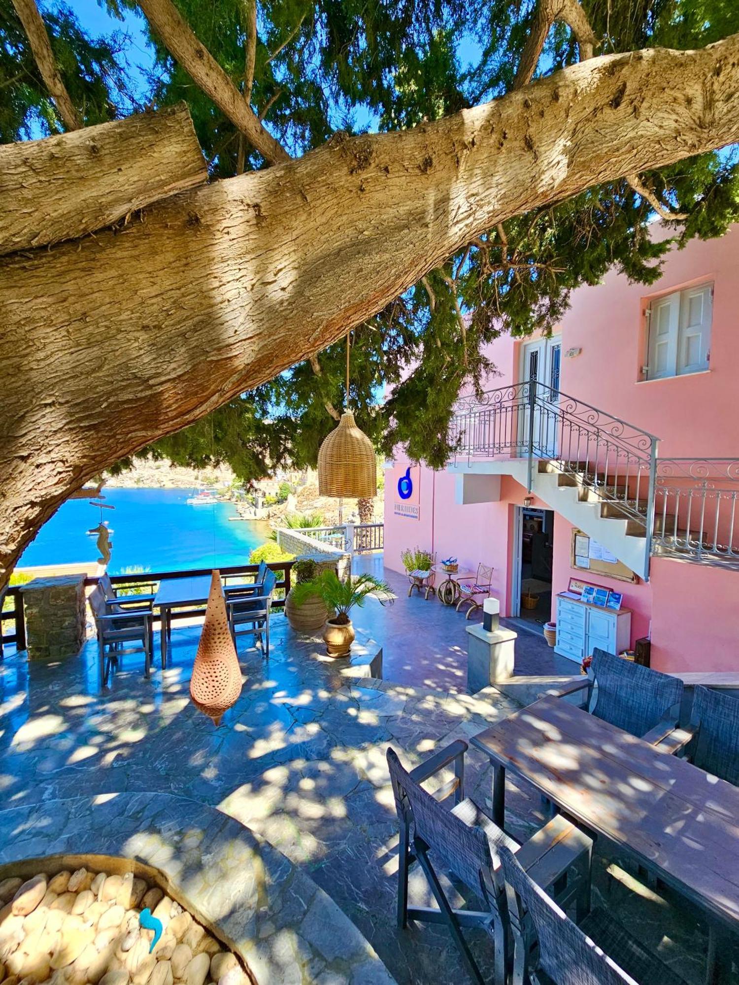 סימי Niriides Hotel Apartments מראה חיצוני תמונה
